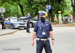 Policjant ruchu drogowego zabezpieczający wizytę Prezydenta Rzeczpospolitej Polskiej