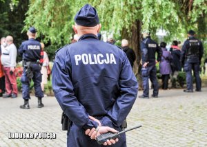 Policjant  zabezpieczający wizytę Prezydenta Rzeczpospolitej Polskiej