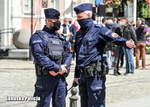 Policjanci zabezpieczają wizytę Prezydenta Rzeczpospolitej Polskiej